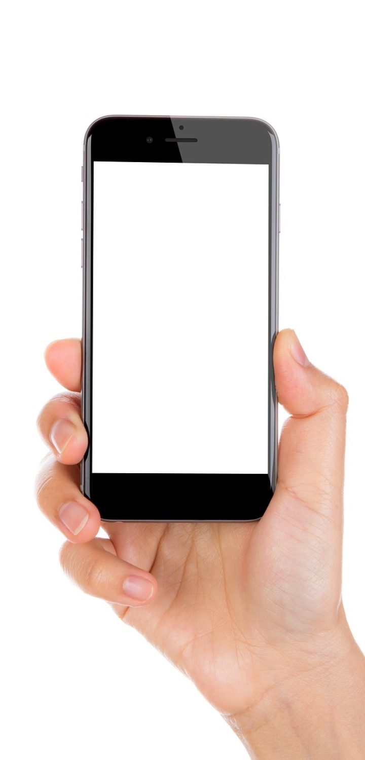 小熊云端 App 主界面在手机屏幕上的显示效果，浅紫色毛玻璃卡片上排列着资料库、同步状态与最近文件列表，背景是柔和的紫粉渐变光晕